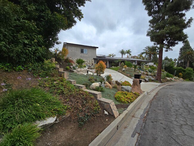 Building Photo - Fantastic 2 Bed, 2.5 Bath ADU unit in Sunn...
