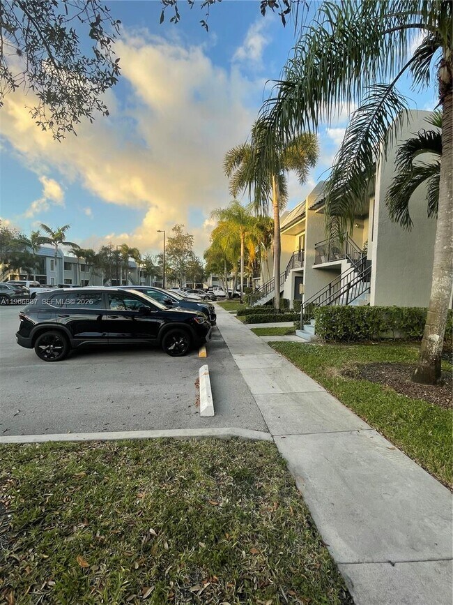 Building Photo - 16571 Blatt Blvd