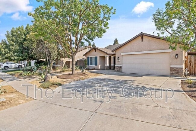 Building Photo - 3835 E Oak Ave