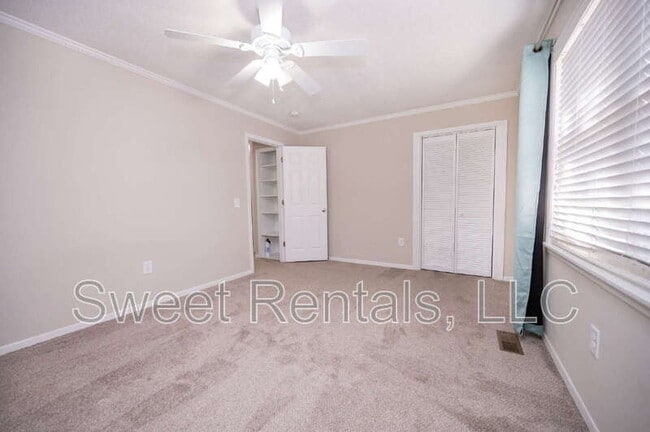 Building Photo - 415 Parkdale Dr