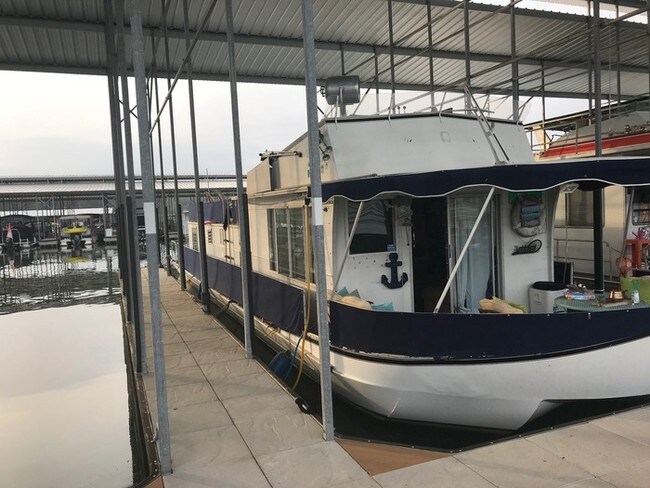 Building Photo - House Boat on Clemson Marina