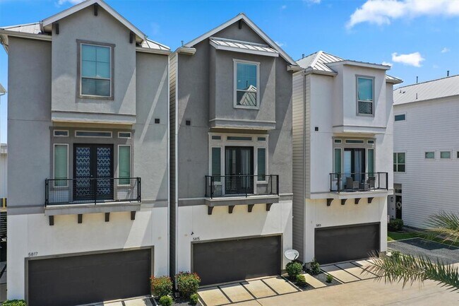 Building Photo - 5815 E Post Oak Ln