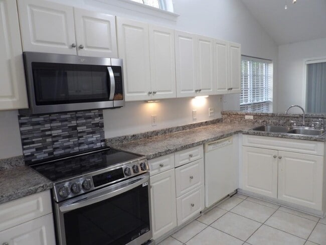 Building Photo - 5040 Capulet Cir