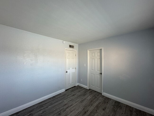 Building Photo - Terra Linda