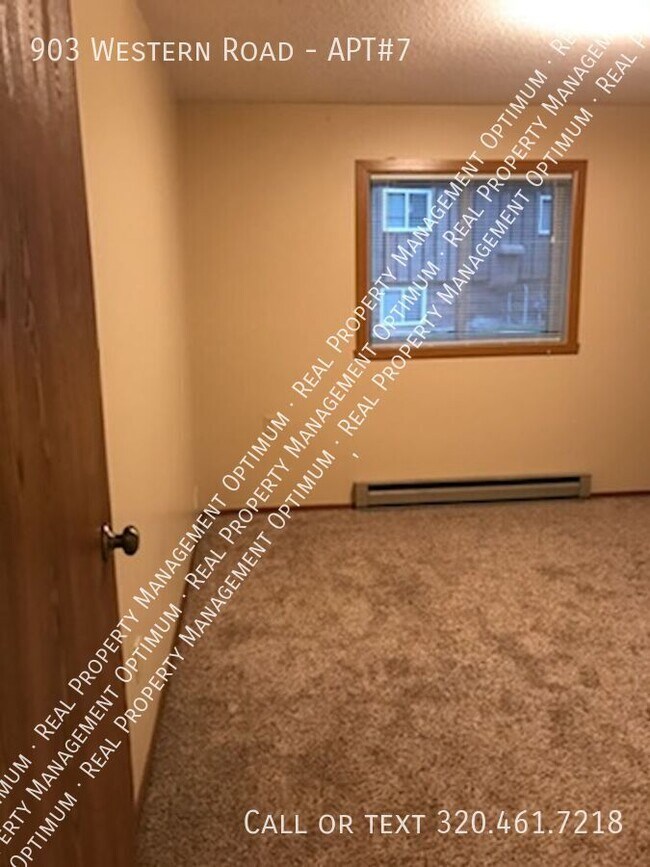 Building Photo - 903 Western Rd