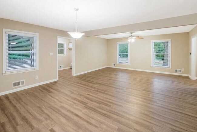 Building Photo - 3917 Amsbury Dr