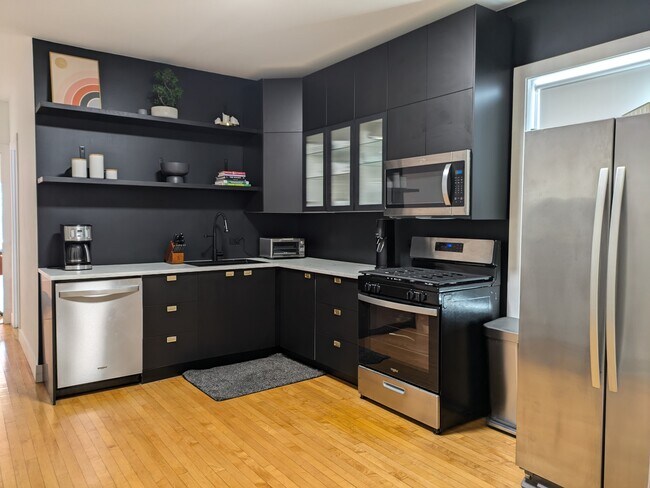 Building Photo - 2506 N Avers Ave