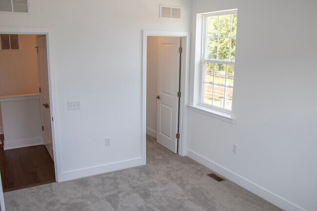 Building Photo - 180 Leona Stewart Ln