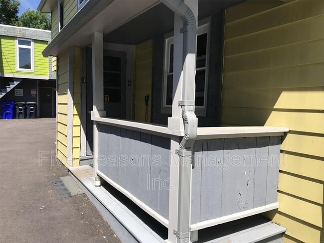 Building Photo - 133 Elmwood Ave