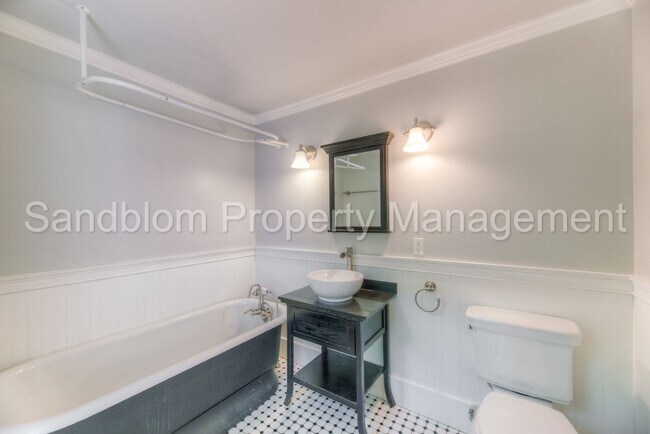 Building Photo - For Lease | TU | 5 Bed + 3 Bath | $2500 Rent