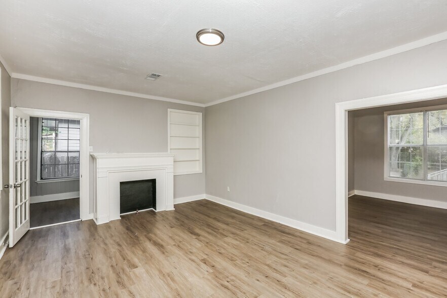 Building Photo - 353 E Ridgeway St
