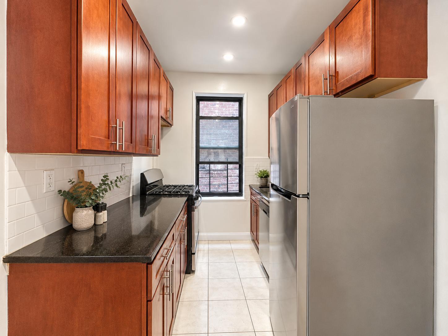 Building Photo - 30 Dongan Pl