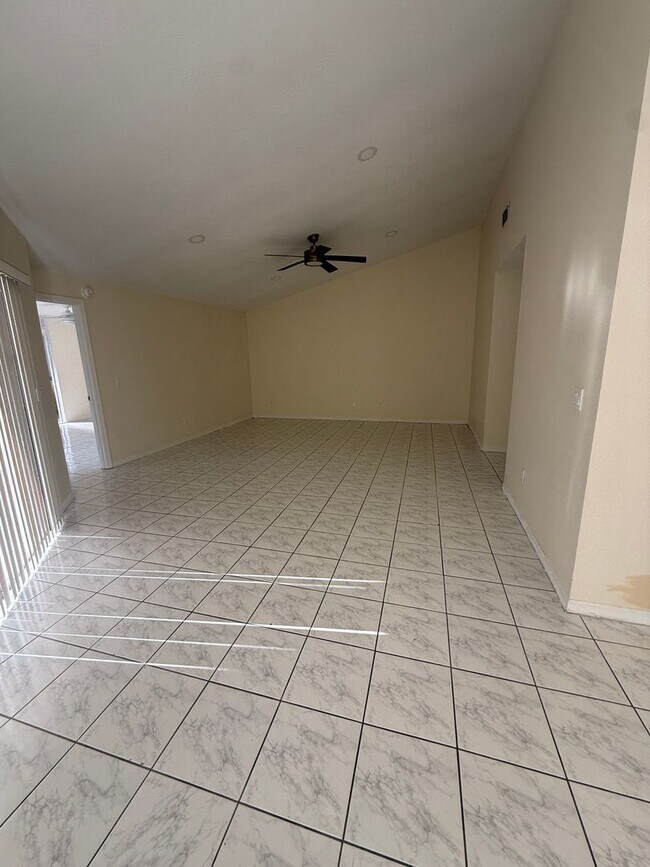 Building Photo - 8102 Ibiza Ct S