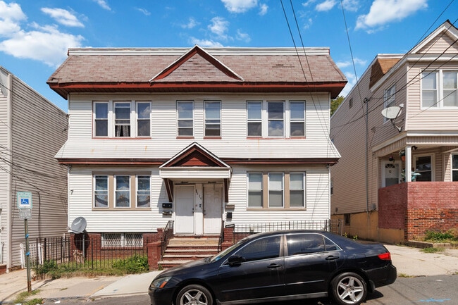 Building Photo - 16 Montrose Terrace