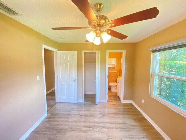 Building Photo - 908 Teatro Ct