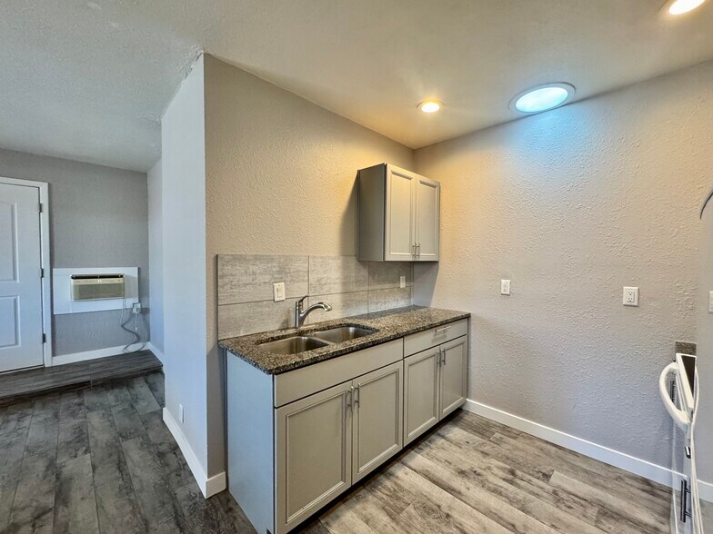 Building Photo - 3767 Kicking Horse Dr