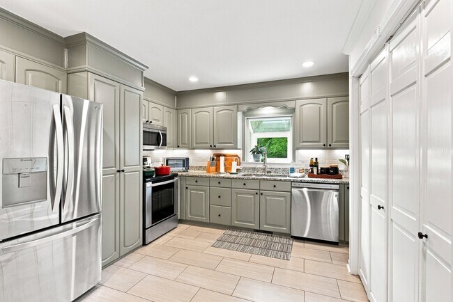 Building Photo - 3901 Quail Hollow Dr