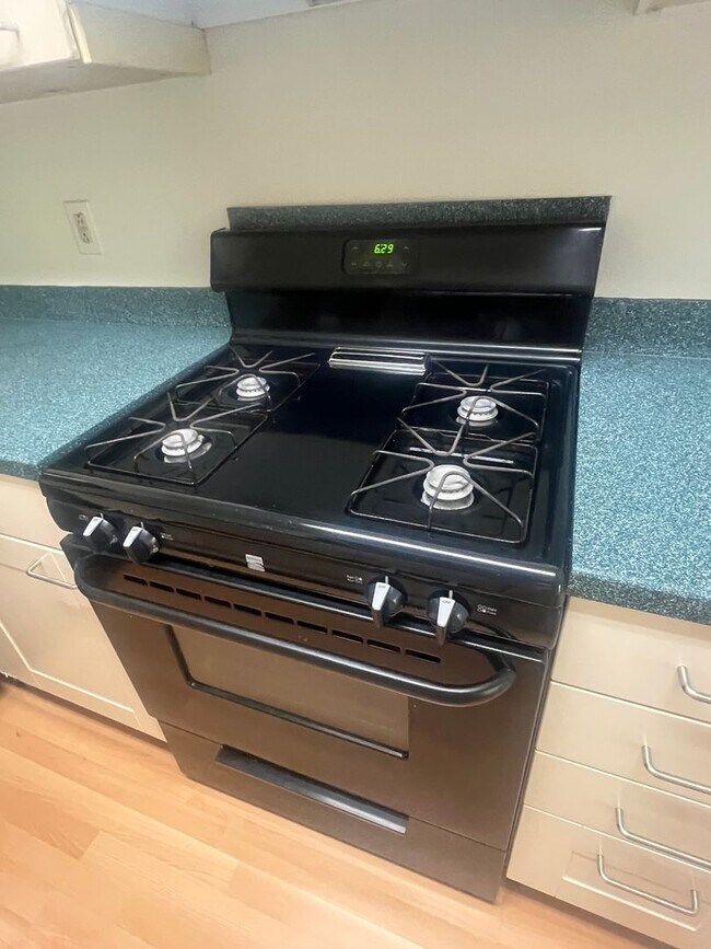 Building Photo - Epic REA: Cozy 2BR Near UC Davis w/ Garage...
