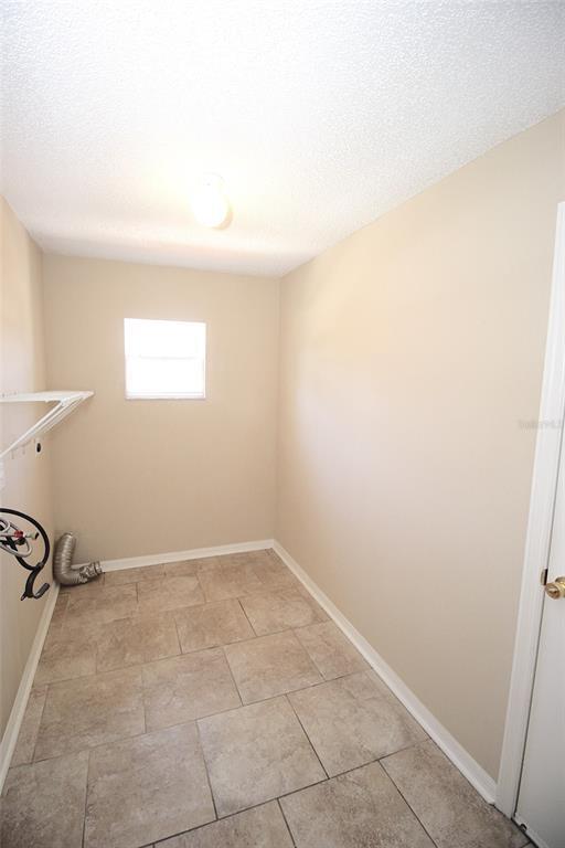 Building Photo - 32 Ryding Ln