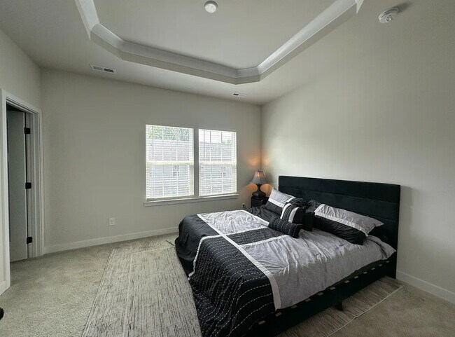Building Photo - 5020 Springarn Ct