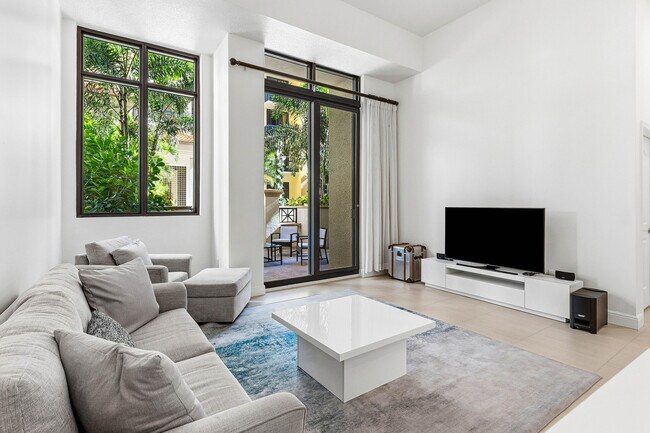 Building Photo - 701 S Olive Ave