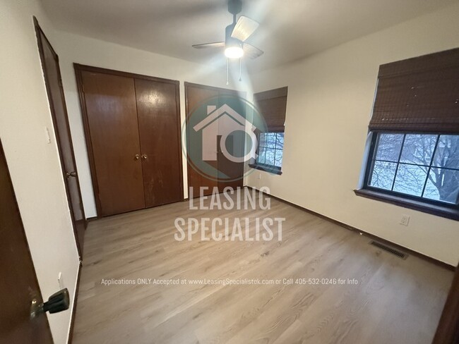 Building Photo - 2 Bed 2 Bath West Norman Townhouse!