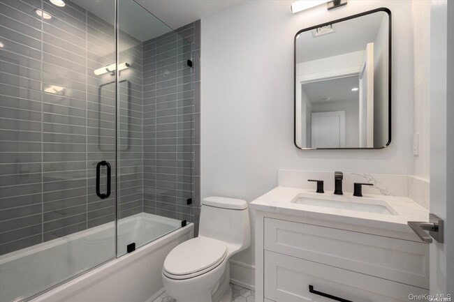 Building Photo - 40 Hewlett Ln