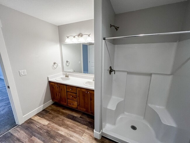 Building Photo - BIGFIR1069-1071