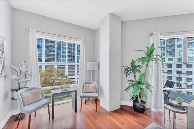 Building Photo - 525 E Jackson St