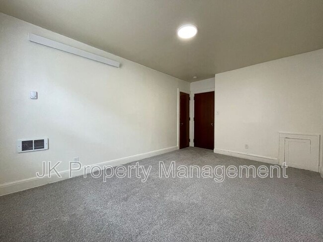 Building Photo - 310 5th St N