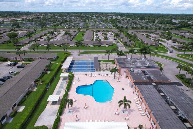 Building Photo - 2567 Dudley Dr W
