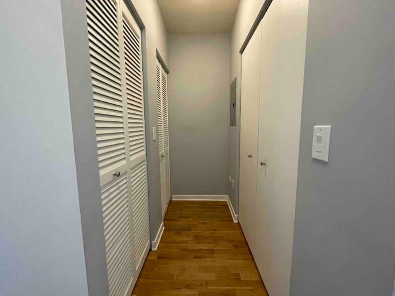 Building Photo - 1155 W Madison St