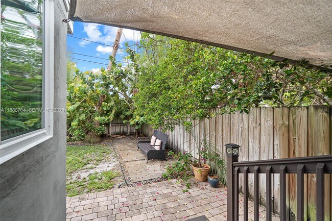 Building Photo - 1636 Arthur St