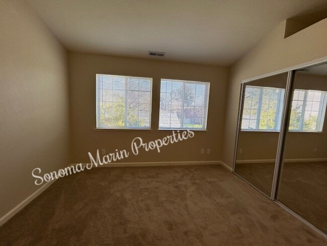 Building Photo - Updated 2-Bedroom, 1.5-Bath Townhouse in S...