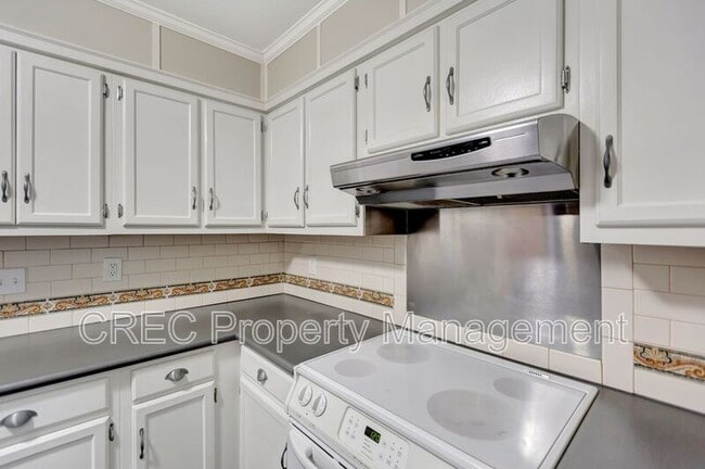 Building Photo - 700 Cluster Pines Rd