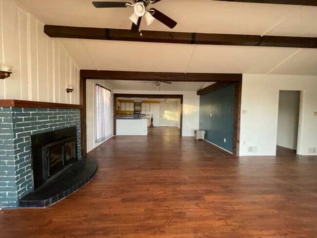 Building Photo - Ranch Style Farm