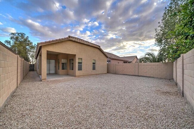 Building Photo - 44811 Paraiso Ln