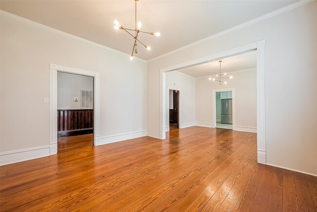 Building Photo - 1401 Cortlandt St
