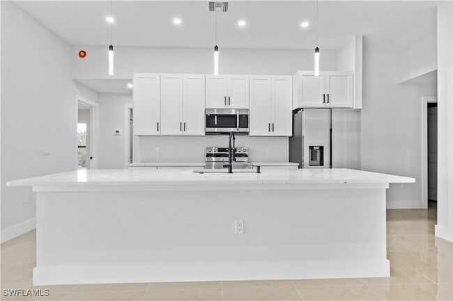 Building Photo - 452 Mercedes Ct