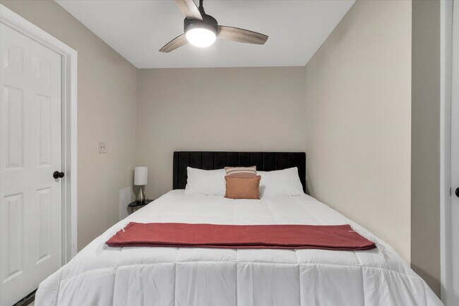 Building Photo - 3801 SW Triana Blvd