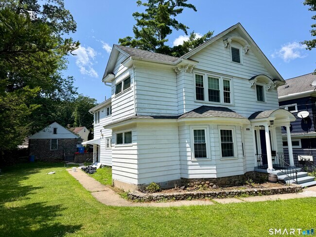 Building Photo - 332 Robbins St