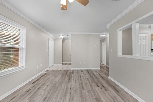 Building Photo - Charming 3 Bedroom Home in Pine Meadows – Prime Fort Walton Beach Location