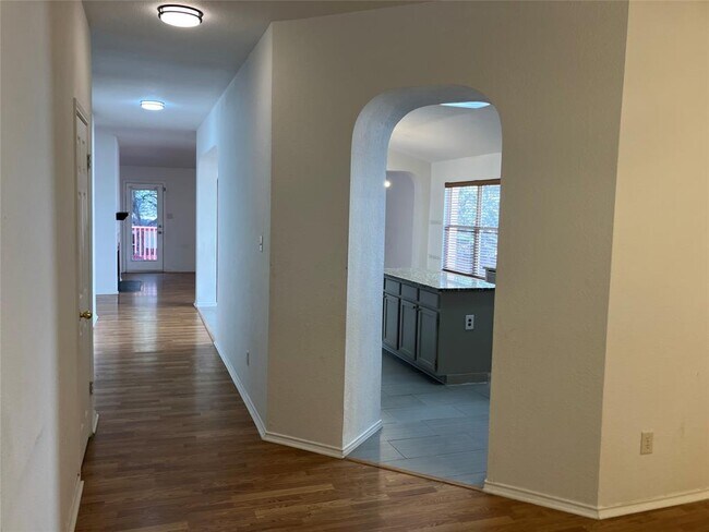 Building Photo - 1209 Wood Creek Dr