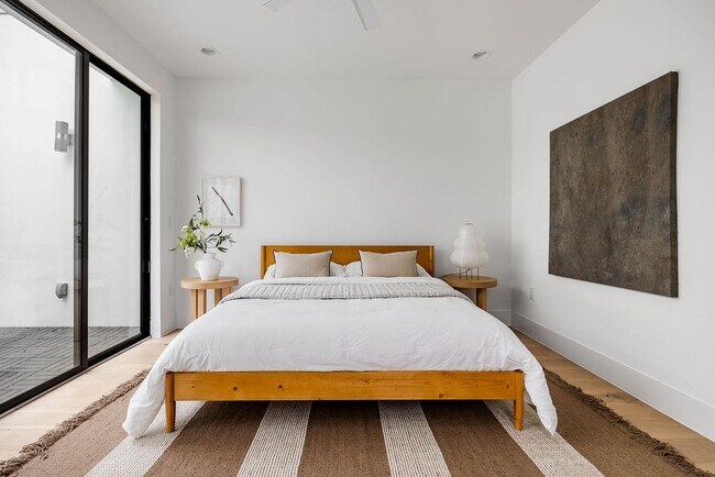 Building Photo - 1811 Justin Ln