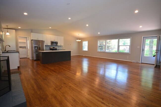 Building Photo - 304 Arrundale Dr