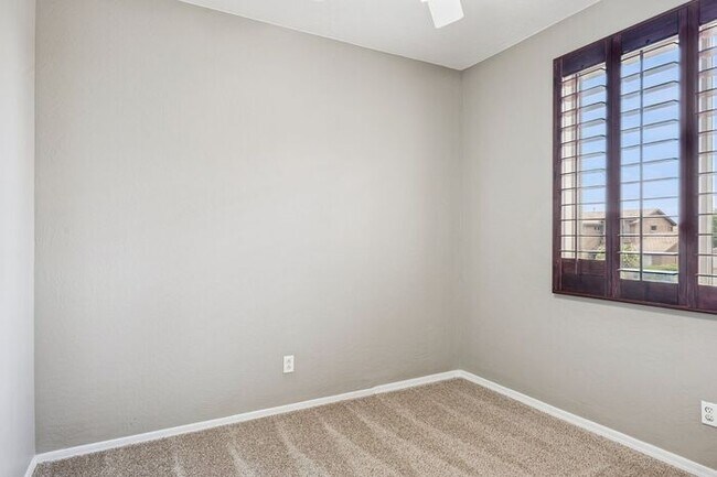 Building Photo - Beautiful 4 bedroom three bath home!