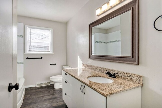 Building Photo - 3863 S Broadway Ave