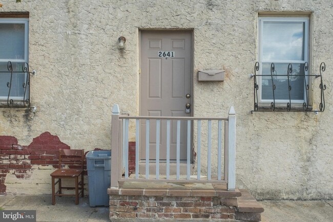 Building Photo - 2855 E Thompson St