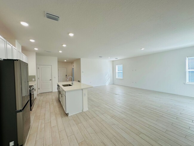 Building Photo - Charming 3 bed, 2 bath New Construction in...