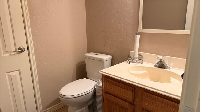 Building Photo - 10310 Hedge Way Dr